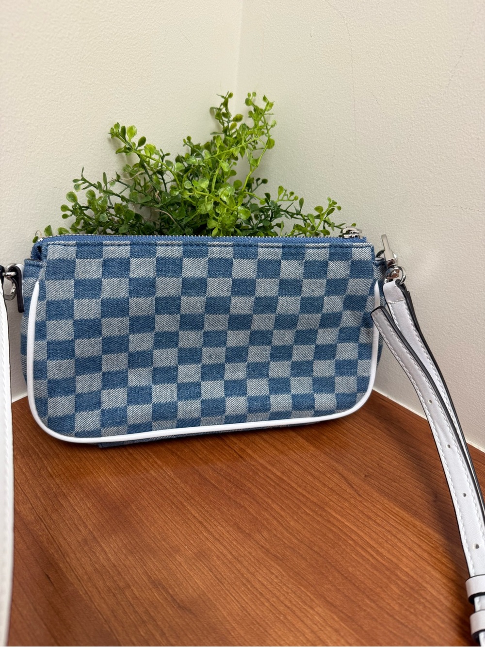 GUESS Blue & White Denim Crossbody Bag Set EUC for - Picture 3 of 6